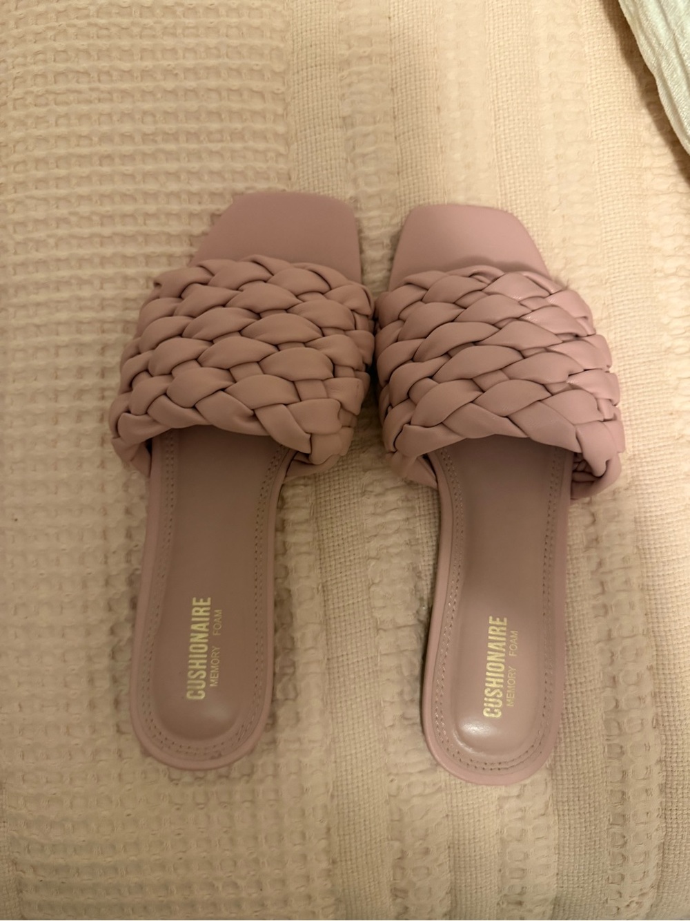 ⛔️CUSHIONAIRE Aramis Woven Slide Sandal Size 8.5 GUC - Picture 3 of 12